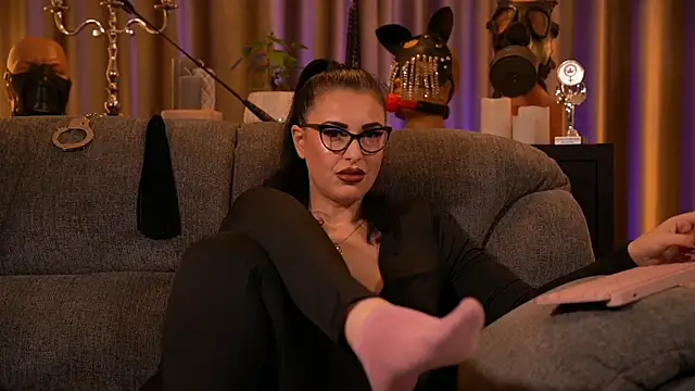 Snapshot of kelly_kent chatting on 10.10.25 kelly kent online show from 10.10.25