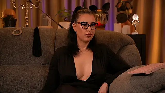 Snapshot of kelly_kent chatting on 10.13.25 kelly kent online show from 10.13.25