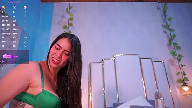 lara giraldo online show from 12.31.24