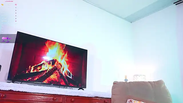 Snapshot of lara_giraldo chatting on 10.08.25 lara giraldo online show from 10.08.25