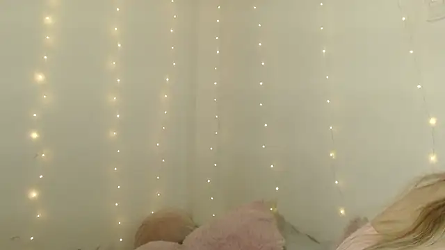 Snapshot of SweetSofty chatting on 10.05.25 SweetSofty online show from 10.05.25