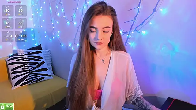 Snapshot of xwiuiwx chatting on 02.13.25 xwiuiwx online show from 02.13.25