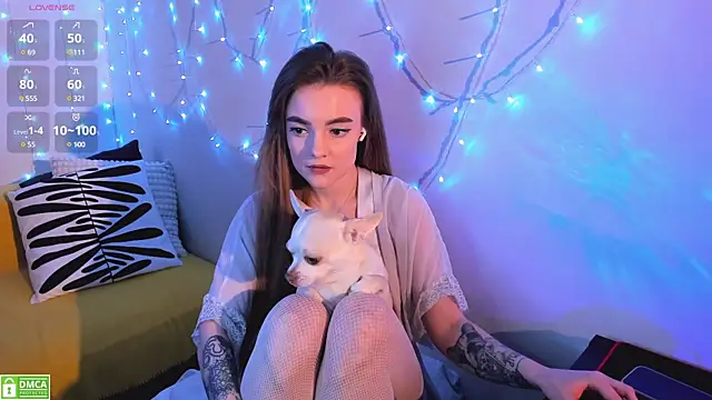 Snapshot of xwiuiwx chatting on 02.13.25 xwiuiwx online show from 02.13.25