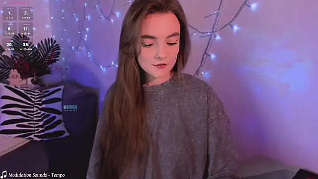 Snapshot of xwiuiwx chatting on 10.31.25 xwiuiwx online show from 10.31.25