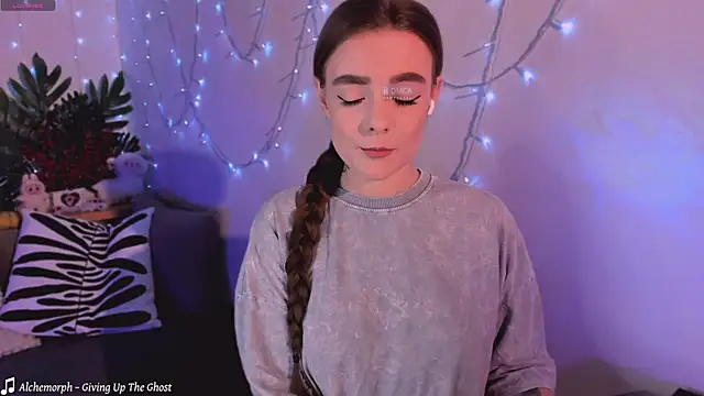 Snapshot of xwiuiwx chatting on 12.02.25 xwiuiwx online show from 12.02.25