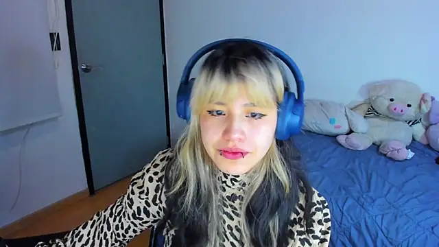 Akane-Mou online show from 01.04.25