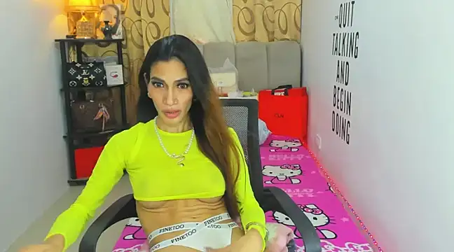 Snapshot of Trixie_Mattel21 chatting on 12.28.24 Trixie Mattel21 online show from 12.28.24