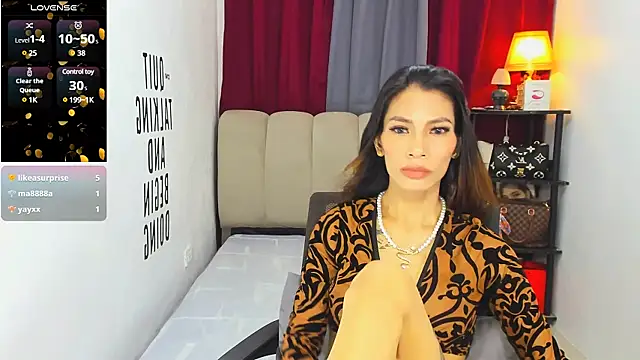 Snapshot of Trixie_Mattel21 chatting on 03.11.25 Trixie Mattel21 online show from 03.11.25