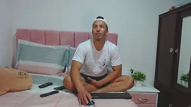 marcehot32 online show from 02.04.25