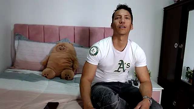 marcehot32 online show from 02.18.25