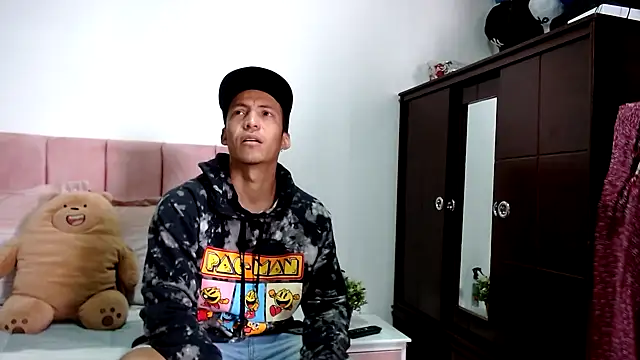 marcehot32 online show from 02.24.25