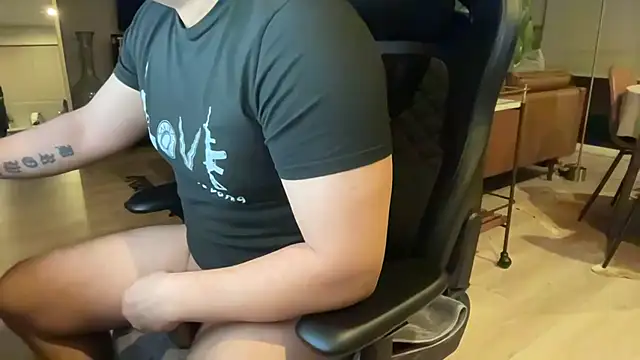 HungandThickLatin online show from 01.26.25