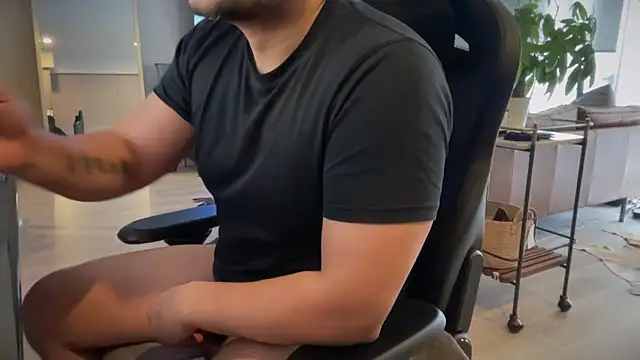 HungandThickLatin online show from 01.26.25