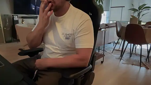 HungandThickLatin online show from 03.17.25