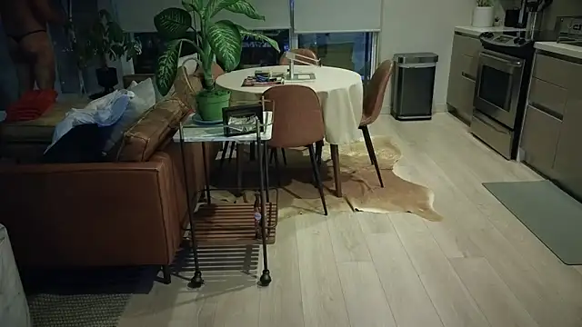 HungandThickLatin online show from 09.21.25