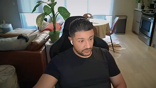 HungandThickLatin online show from 10.25.25