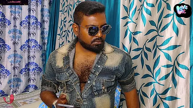 Snapshot of BLACK---MAMBA chatting on 01.12.25 BLACK---MAMBA online show from 01.12.25