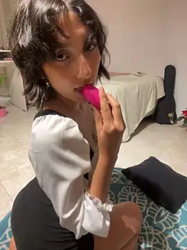 Snapshot of aurora_xoxo chatting on 12.11.24 aurora xoxo online show from 12.11.24