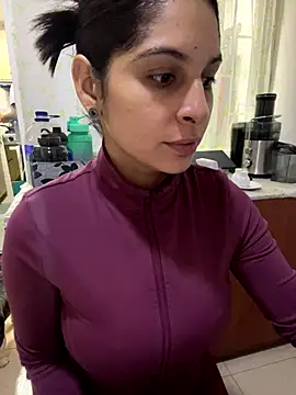 charlotte stevenss  online show from 11.04.25