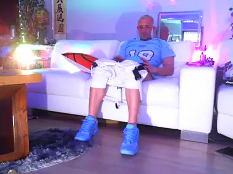 Snapshot of OSIRlS chatting on 09.19.25 OSIRlS online show from 09.19.25