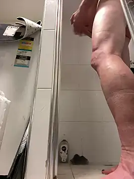 Snapshot of OSIRlS chatting on 10.04.25 OSIRlS online show from 10.04.25