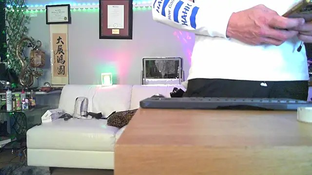 Snapshot of OSIRlS chatting on 10.18.25 OSIRlS online show from 10.18.25