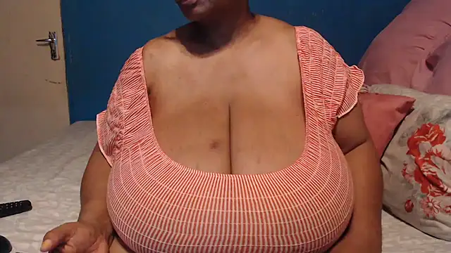 CUTEFIRMMELONSS online show from 10.15.25