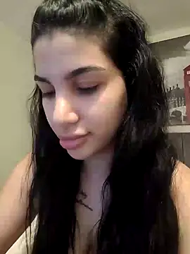 Snapshot of Samira30 chatting on 12.18.24 Samira30 online show from 12.18.24