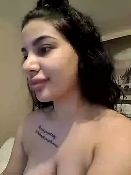 Snapshot of Samira30 chatting on 12.20.24 Samira30 online show from 12.20.24