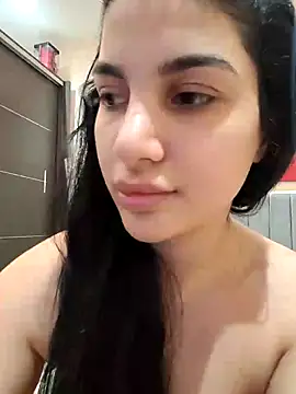 Snapshot of Samira30 chatting on 03.18.25 Samira30 online show from 03.18.25