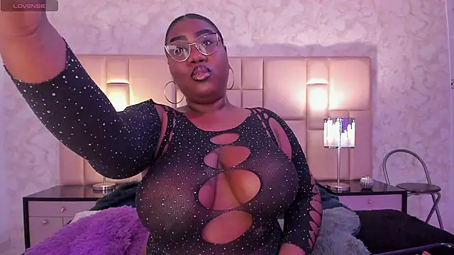 Darnellqueen online show from 02.17.25