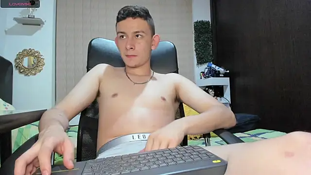 Snapshot of Christ_Miller3 chatting on 03.22.25 Christ Miller3 online show from 03.22.25