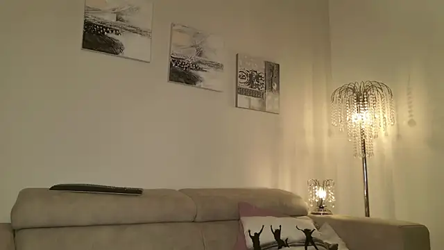 Snapshot of kamila_sins chatting on 09.22.25 kamila sins online show from 09.22.25