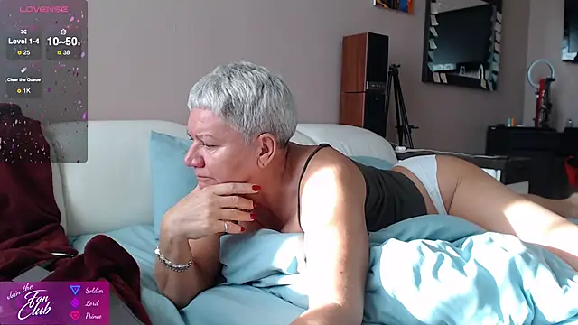 Snapshot of roxana_brooks chatting on 10.09.25 roxana brooks online show from 10.09.25