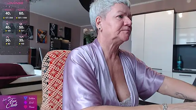 Snapshot of roxana_brooks chatting on 10.14.25 roxana brooks online show from 10.14.25