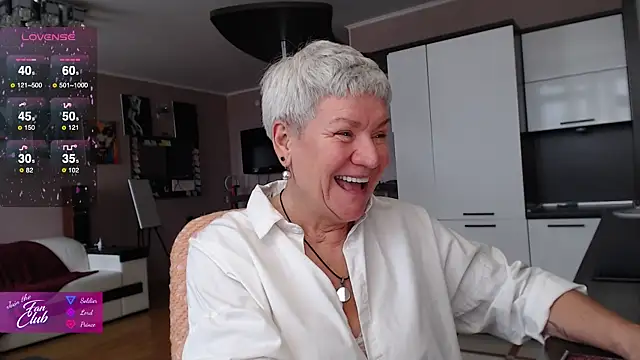 Snapshot of roxana_brooks chatting on 10.23.25 roxana brooks online show from 10.23.25