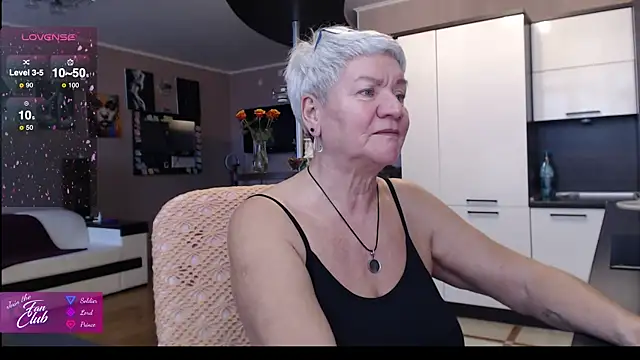 Snapshot of roxana_brooks chatting on 10.25.25 roxana brooks online show from 10.25.25