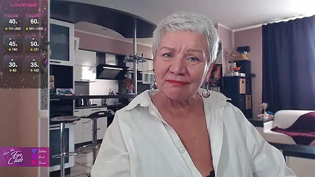 Snapshot of roxana_brooks chatting on 02.01.26 roxana brooks online show from 02.01.26