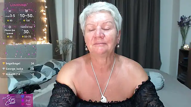 Snapshot of roxana_brooks chatting on 05.05.26 roxana brooks online show from 05.05.26