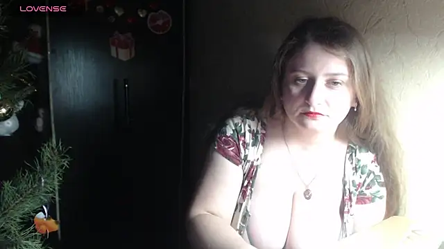 Snapshot of CumCpl chatting on 12.22.24 CumCpl online show from 12.22.24