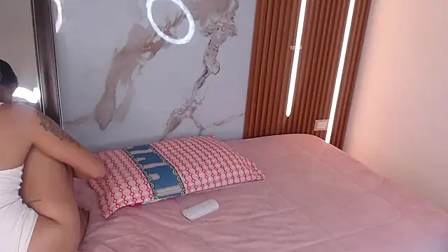 Snapshot of mary_live chatting on 09.25.25 mary live online show from 09.25.25