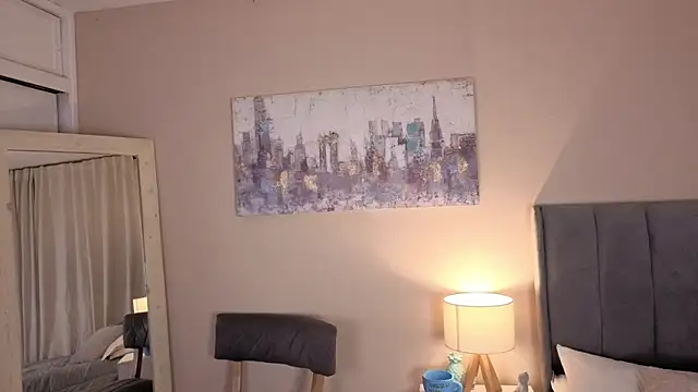 MiaFranklyn online show from 09.12.25