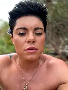 Snapshot of LukeLouHarvey chatting on 09.16.25 LukeLouHarvey online show from 09.16.25