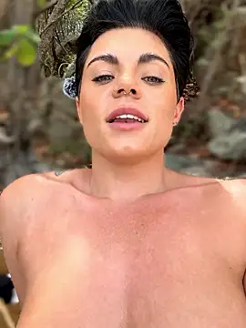 Snapshot of LukeLouHarvey chatting on 09.25.25 LukeLouHarvey online show from 09.25.25