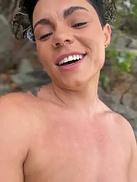 Snapshot of LukeLouHarvey chatting on 09.28.25 LukeLouHarvey online show from 09.28.25