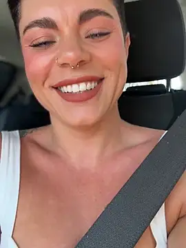 Snapshot of LukeLouHarvey chatting on 10.07.25 LukeLouHarvey online show from 10.07.25