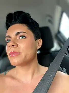 Snapshot of LukeLouHarvey chatting on 10.14.25 LukeLouHarvey online show from 10.14.25