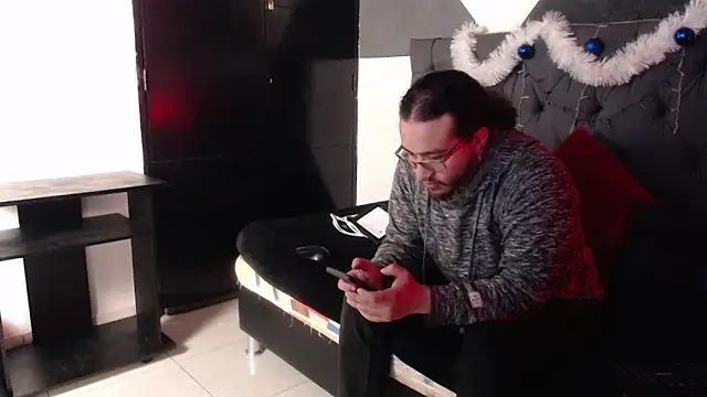 Snapshot of Melkkor chatting on 12.13.24 Melkkor online show from 12.13.24