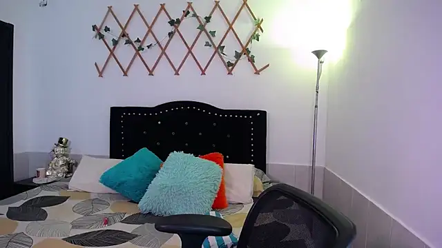 naughty girl 4u online show from 10.30.25