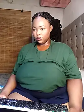 Snapshot of Aaaliyah445 chatting on 10.28.25 Aaaliyah445 online show from 10.28.25